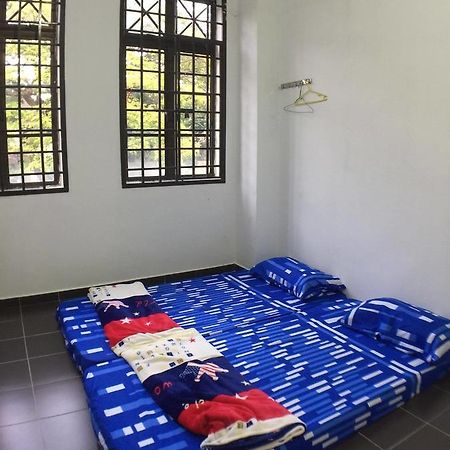 Jiaxin Hostel Ulu Tiram Exterior photo